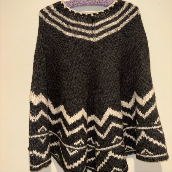 J. Jill Jacquard Poncho Cape Black and White Geometric Pattern OS - Picture 7 of 15